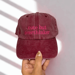 Czapka „Cute but overthinker”