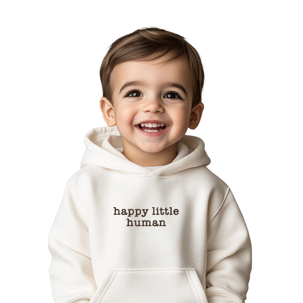 Chłopiec w bluzie z haftem